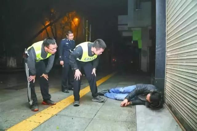 男子酒后失态引发道德考验，醒后报警自我救赎之路