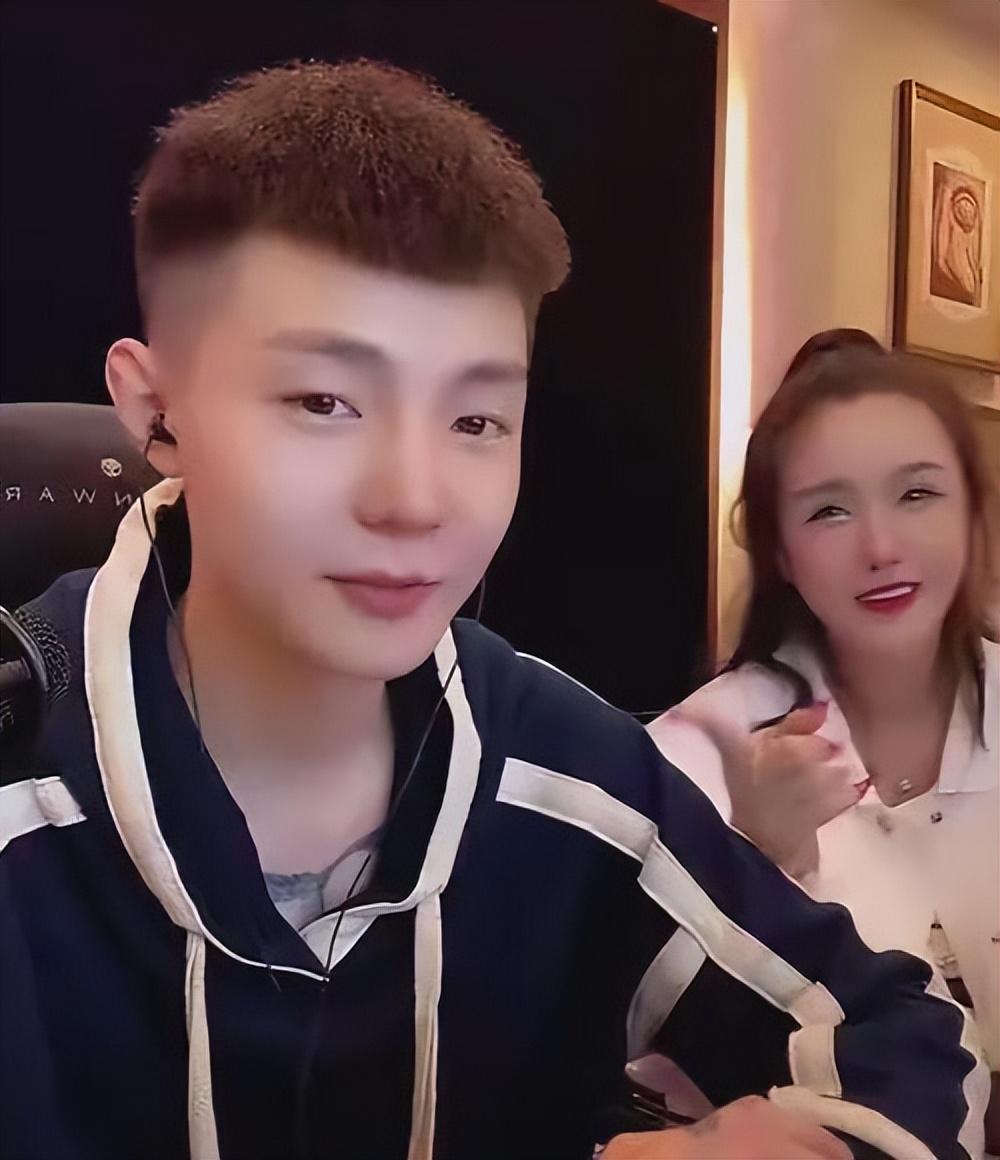 网红佛山电翰告别打螺丝生涯，奋斗与转型的典范故事