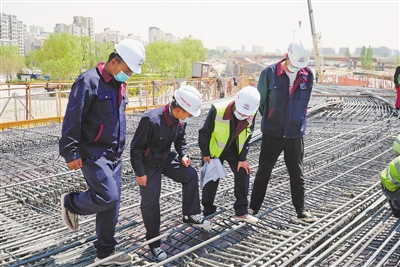 江西阿姨的奋斗之路，一年四度换工地打工的挑战与坚持