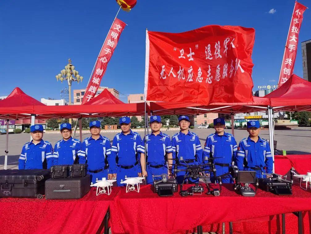 营区附近突发火情，武警官兵紧急扑救行动