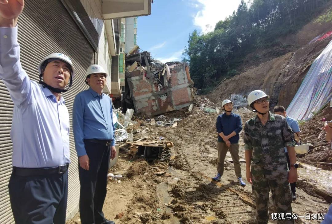 银川公路夜间塌陷现大坑，紧急应对及深入调查展开