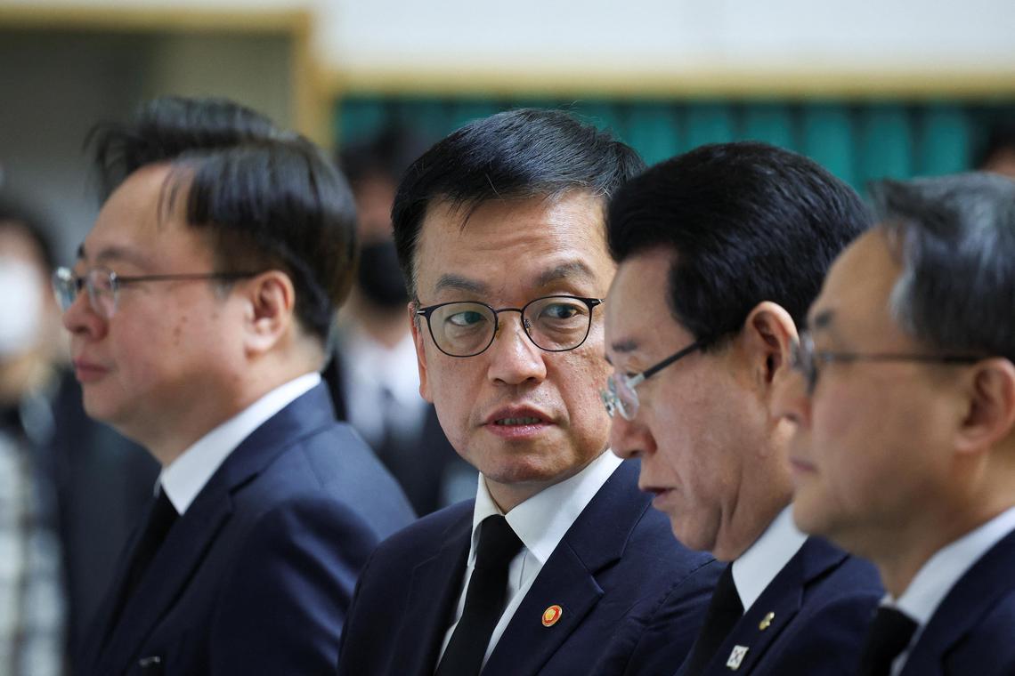 韩国总统府高级幕僚集体请辞背后的内幕揭秘