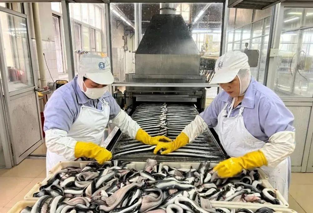 电商平台助推外贸转内需，东方甄选股价大涨超8%