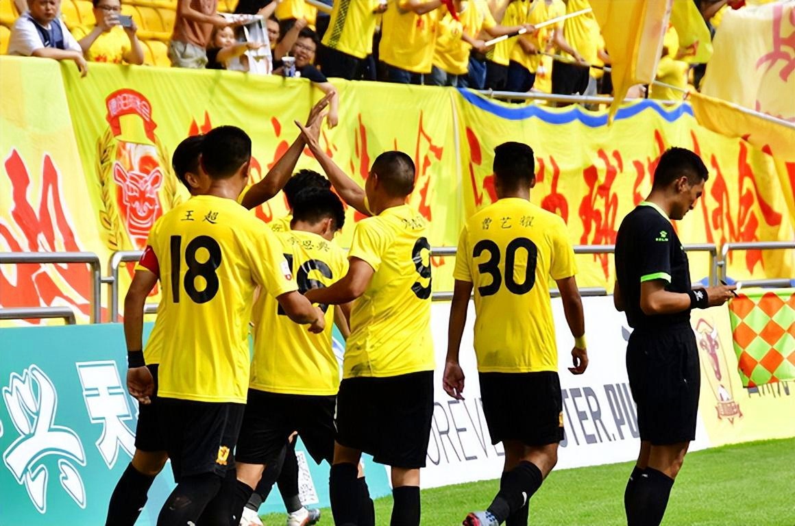 三家足球职业俱乐部遭遇取消资格风波，原因、后果与业界反思