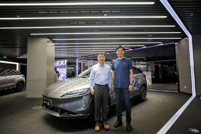 特斯拉全新车型震撼登场，对比与挑战，雷军的回应及观点分析
