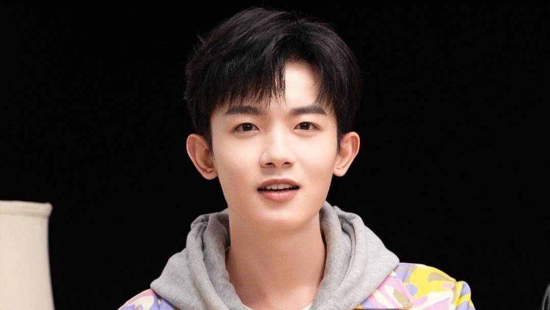 于正鼓励李明德，星光照亮追梦之路