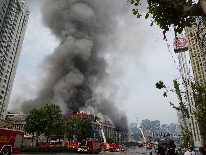 香港元朗山火得到控制，救援力量展现多方合力救援风采