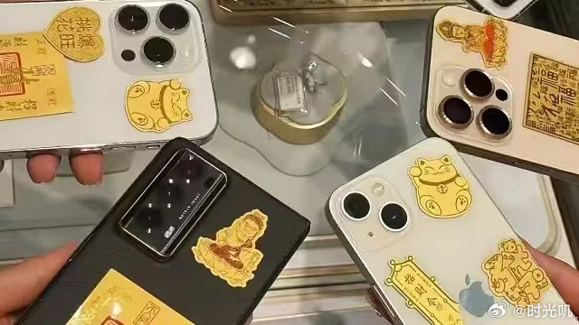 黄金魅力再现，年轻人引领手机装饰新风尚