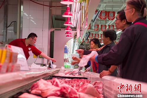 广西猪肉摊创新举措，先尝后买，重塑消费信任与品质生活体验