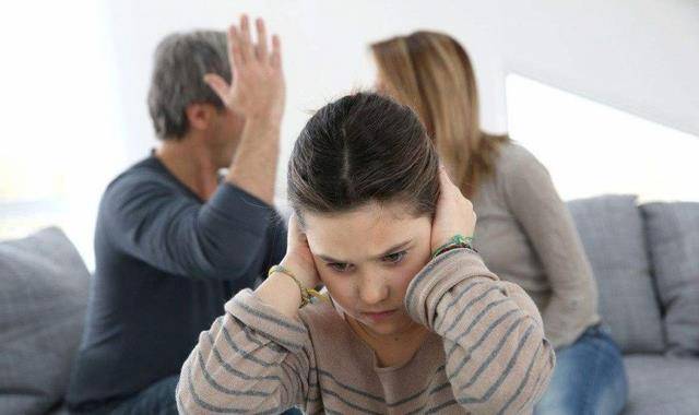 高龄女子不愿再生育引发家庭纷争，丈夫起诉离婚引发思考，家庭决策与情感冲突的探讨
