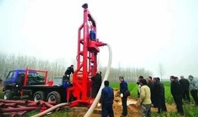 村民打井意外发现天然气，资源发掘与应对之策