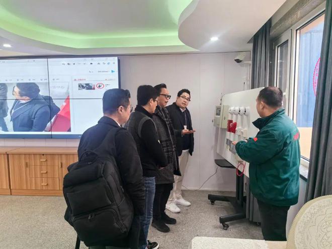 冯飞与首旅集团深化合作共谋发展，共创未来新篇章