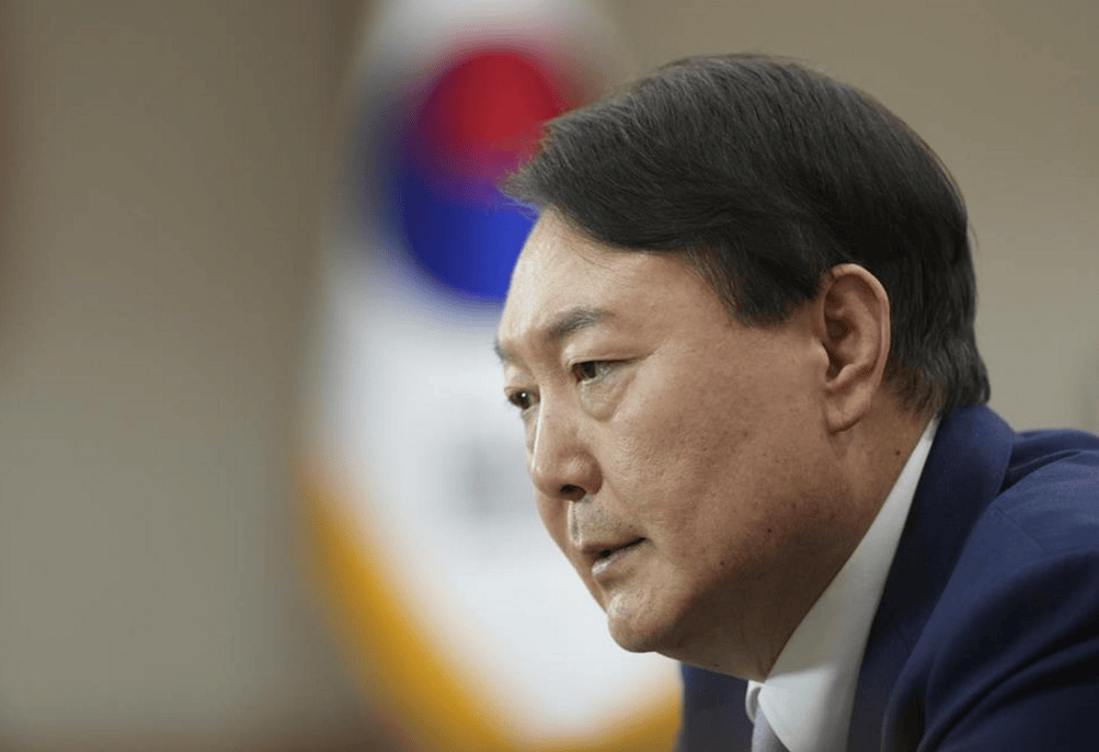 尹锡悦放弃出庭自我辩护的背后真相探究