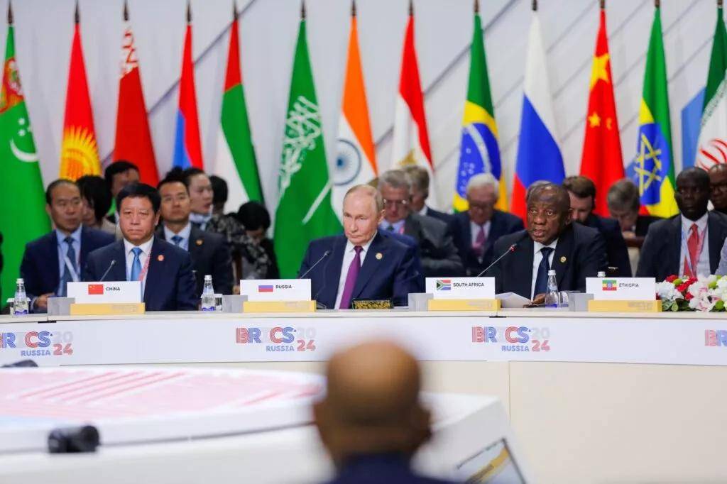 金砖国家经贸联络组第二次会议，共同维护多边贸易体制，反对单边主义和贸易保护主义举措