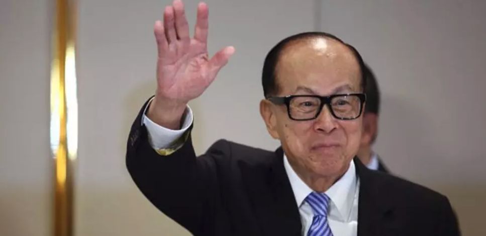 李嘉诚首度公开亮相，商业巨头再现辉煌光芒