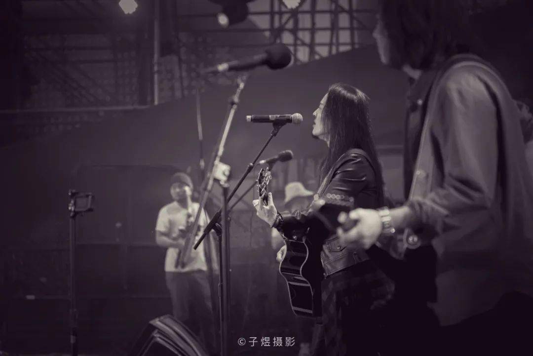 杨坤异客，音乐之旅的震撼之旅