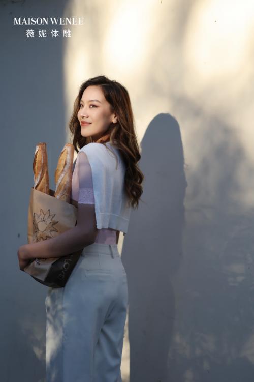刘亦菲盛赞孟子义，无与伦比的美貌与魅力