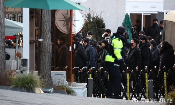 韩国总统官邸附近部署超2800名警力，引发安全警戒与民众高度关注