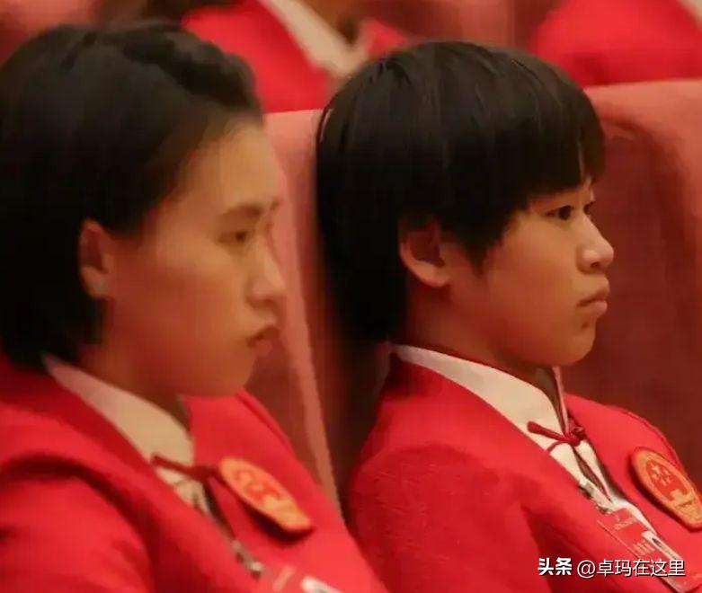 全红婵社牛式比心与外国老爷爷的温馨互动瞬间