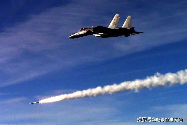 歼-16新年度首飞训练揭秘