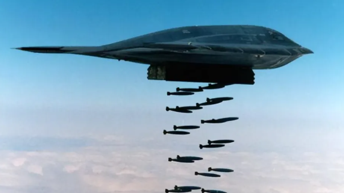 美军B-2轰炸机对也门胡塞武装空袭行动揭示国际安全局势复杂纠葛