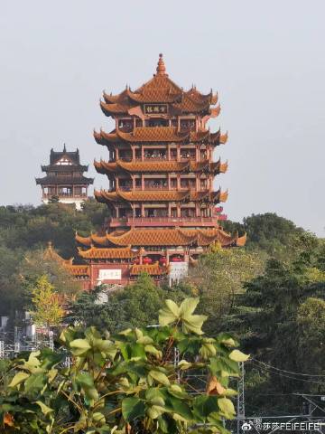 埃文凯尔打卡黄鹤楼，古诗韵味与现代现实的交融之旅