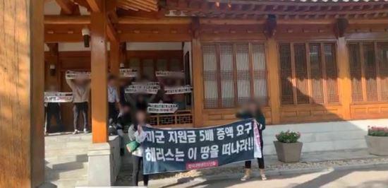 韩国总统官邸外紧张氛围聚焦政治风云变幻