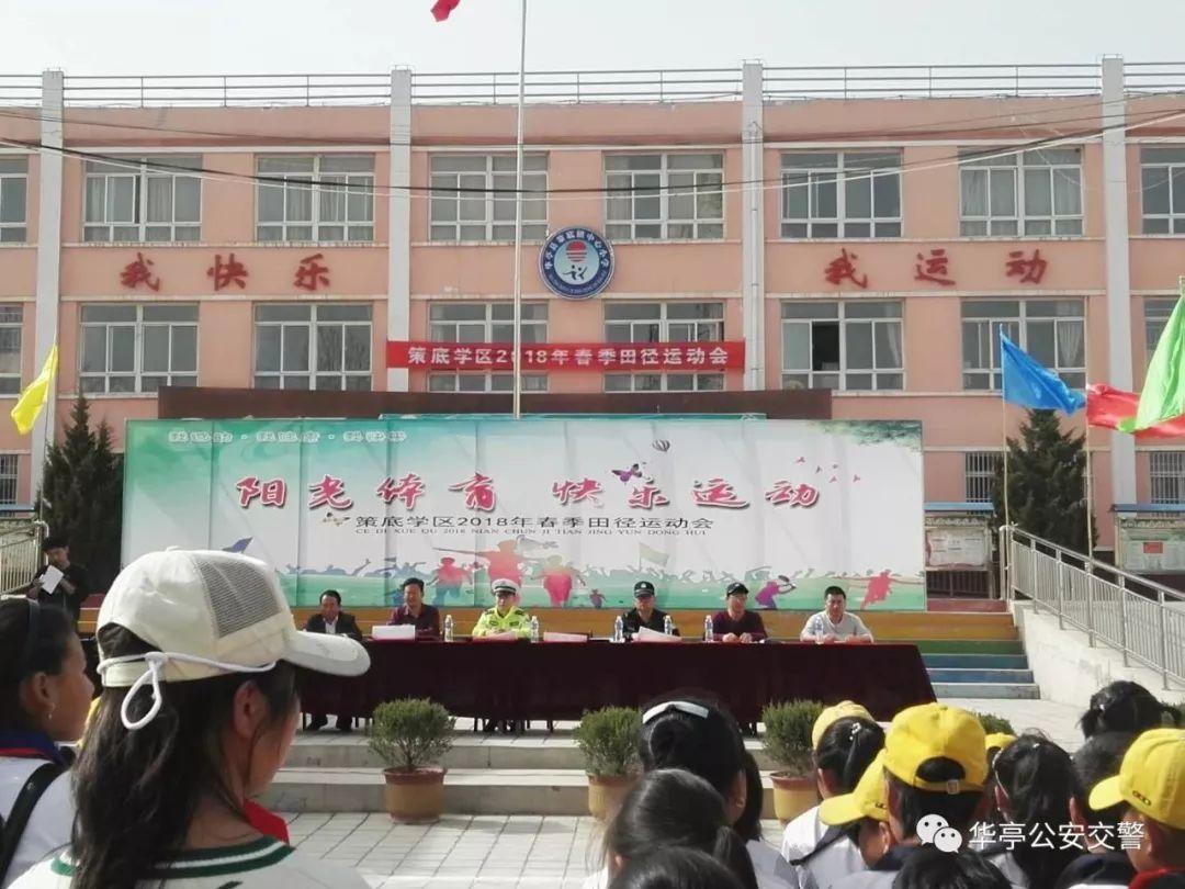 抢黄灯撞闯红灯摩托，双方责任同等，事故细节深究
