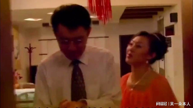 男子发现女儿不在妻子车上，瞬间变脸情绪失控