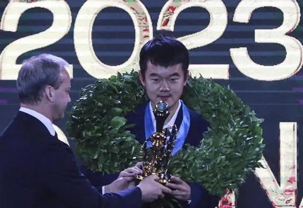 孙颖莎太空乒乓入选年度十佳球技标题，孙颖莎太空乒乓技艺惊艳，荣登年度十佳球榜单