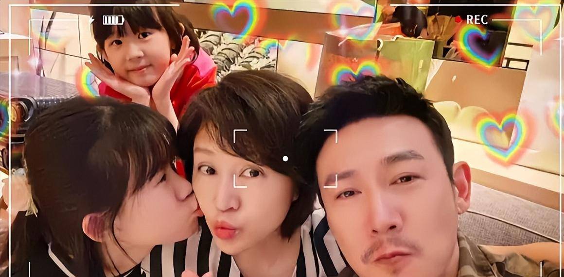 陆毅生日惊喜，鲍蕾携俩女儿温馨献礼