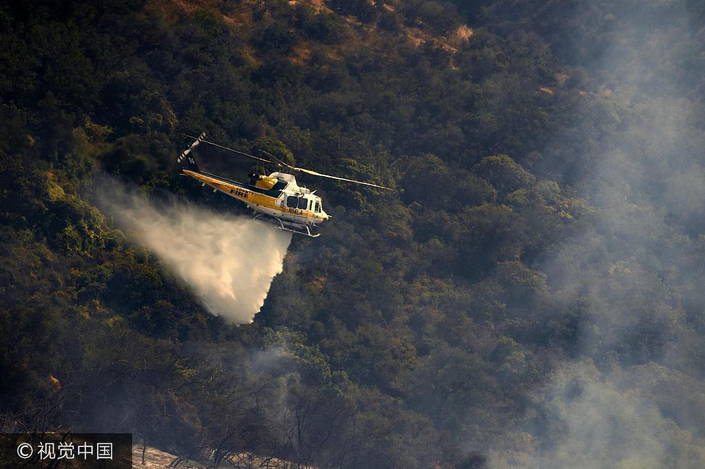 洛杉矶山火肆虐致24人死亡，大规模火灾蔓延引发紧急警报