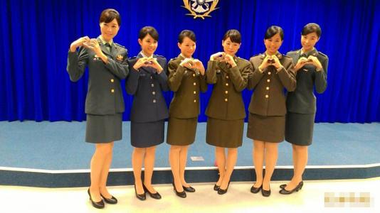 新年首场演习后台军女兵一问三不知，深度探究背后的原因与反思