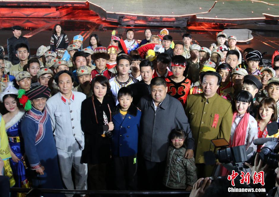 毛新宇携家人回乡祭祖，传承家族精神，共叙韶乡情怀之旅