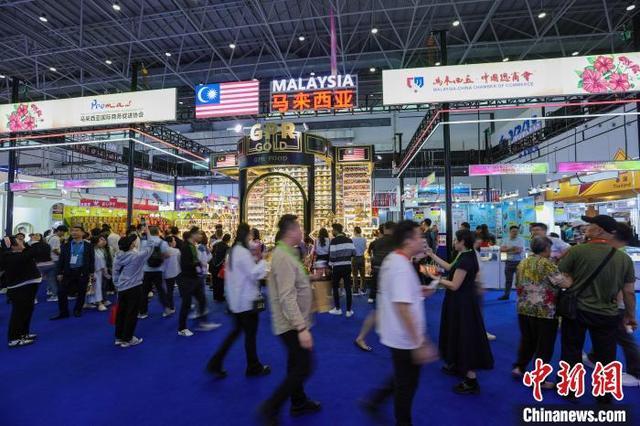 越南、马来西亚与柬埔寨企业亮相消博会，中国成外资投资兴业热土