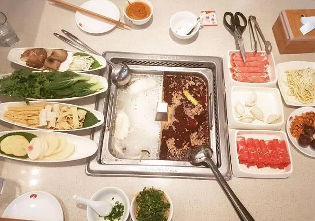 上海羊肉串魅力吸引韩国游客排队三小时品尝