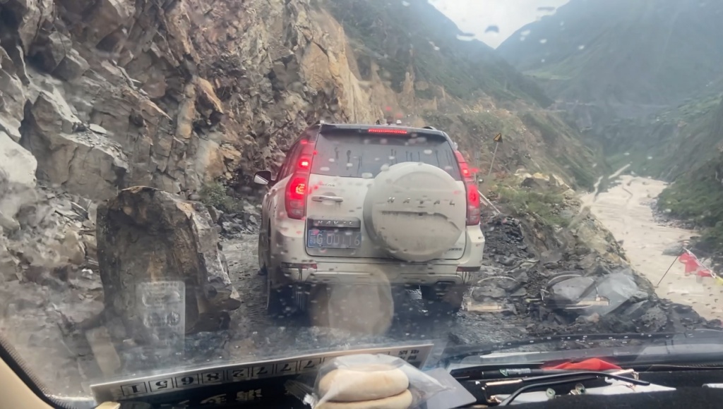 中国混动车挑战死亡公路，极限跨越之旅