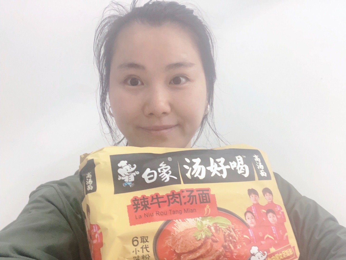 肥娟夫妇回应火鸡面原料非白象，真相揭秘！
