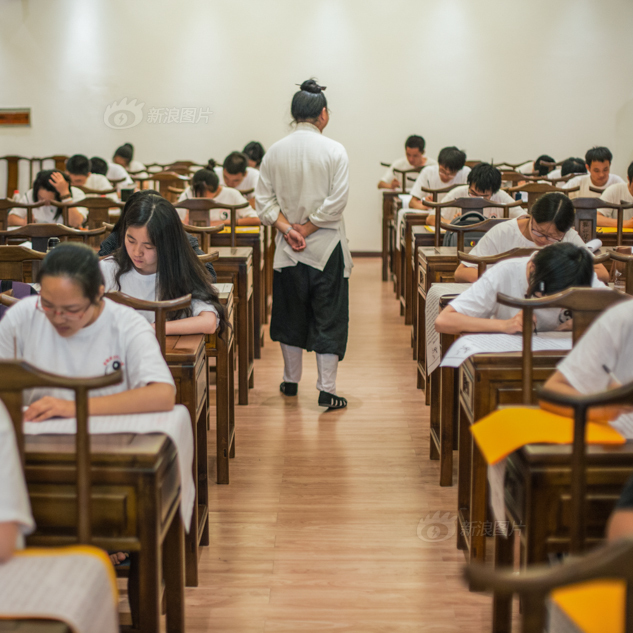 川农大学生的生活节奏，白天上课与夜晚搬牛的旋律