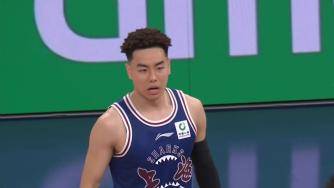 李添荣在第十一中学独领风骚，八场全胜斩获24分4板荣耀时刻