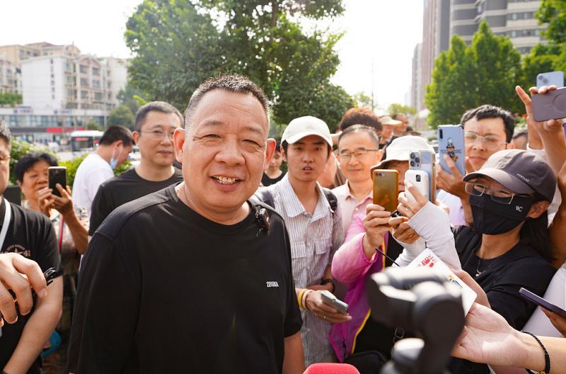 胖东来线上自营羽绒服，丰富种类，时尚与品质的完美融合