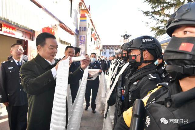 郑钦文耿直回应赛后握手，体育精神的力量，尊重的传递之道