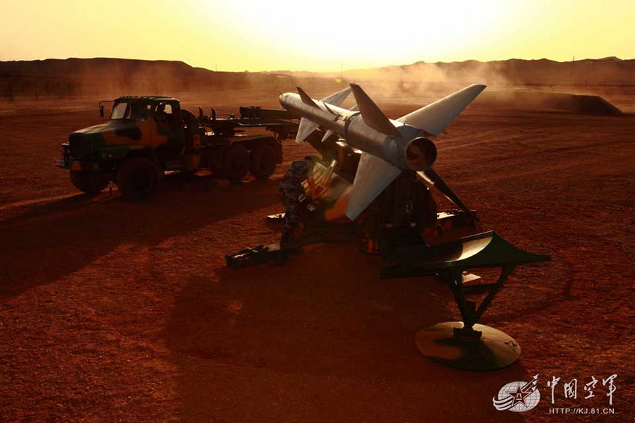 东部战区实弹射击现场，雷霆滚滚的战斗演练