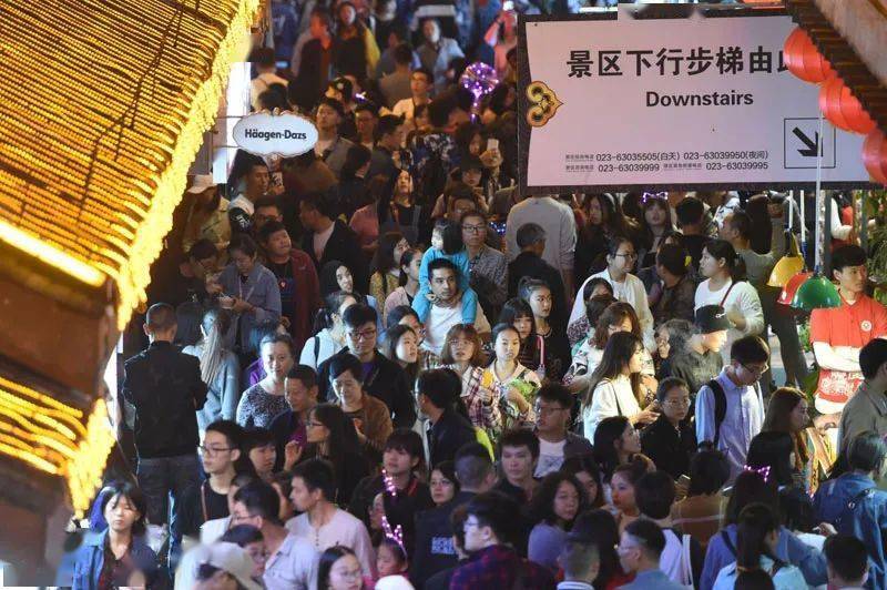 开年黄金销售热潮涌动，消费者排队热情不减