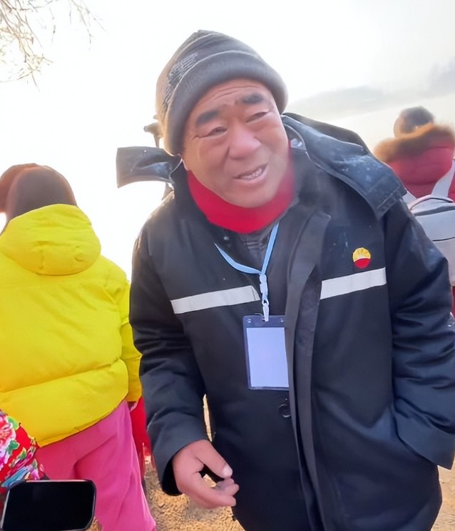 官方回应大爷为游客垫医药费遭拉黑事件，正义与误会的碰撞