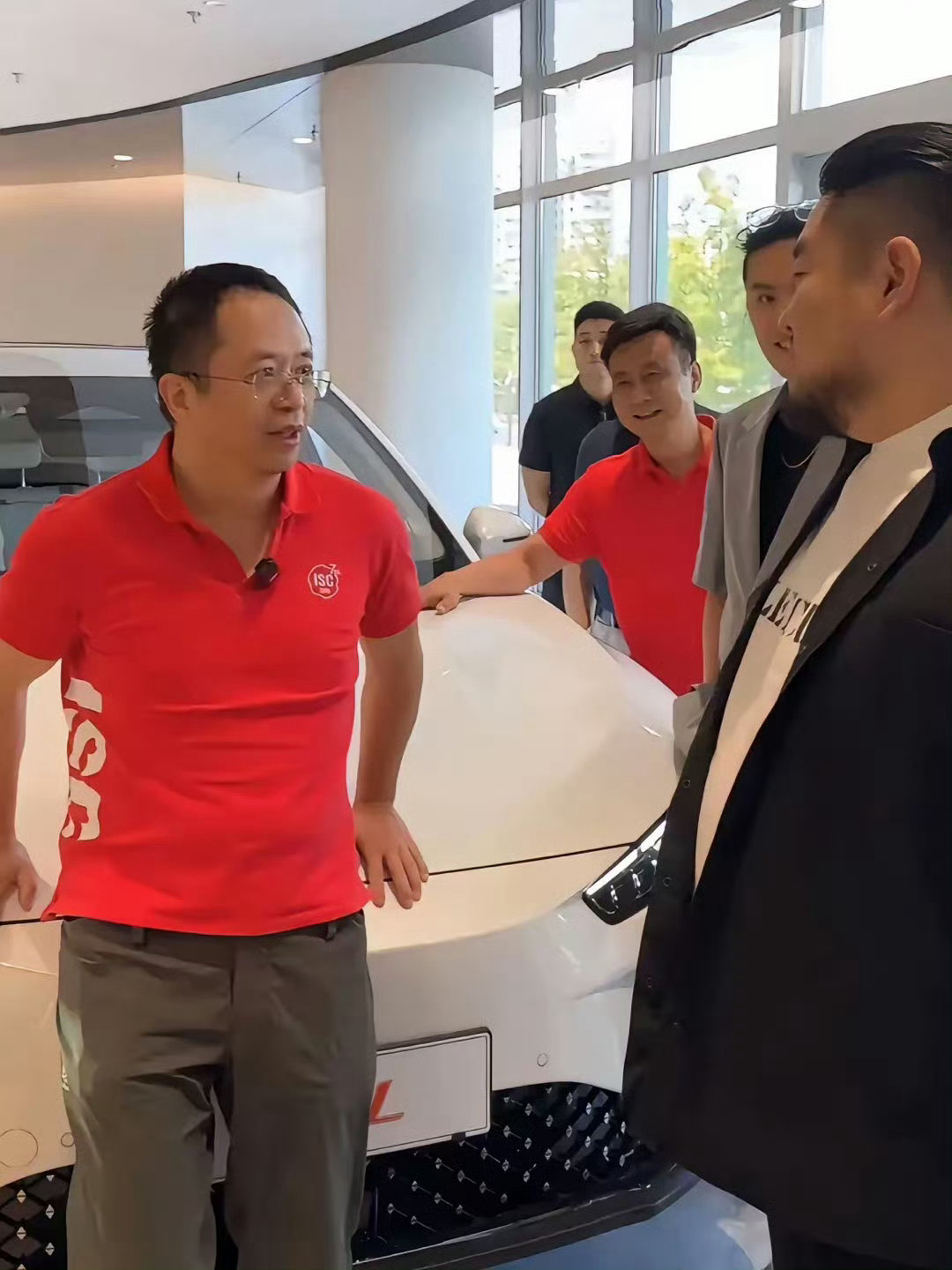 周鸿祎，国产汽车行业的啦啦队长角色