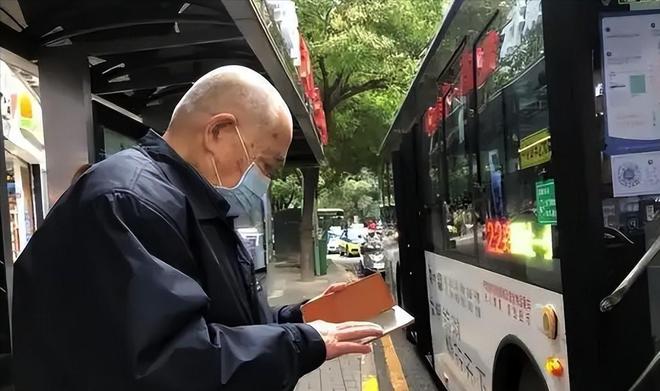 河北拟调整老年人免费乘公交政策，社会反响与调整内容关注焦点