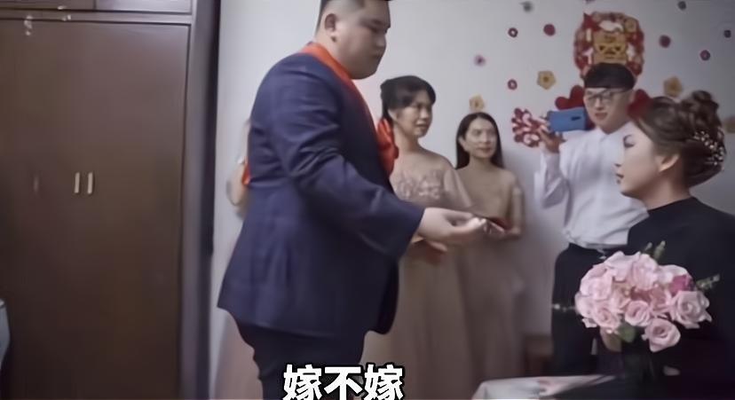 新郎独特发型，巧妙梳高显高魅力