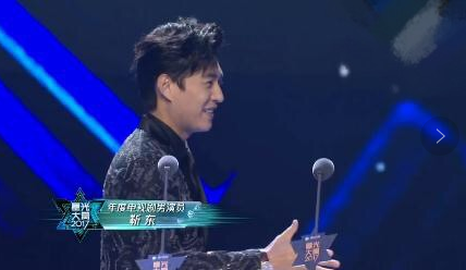 王子奇张予曦荣获年度突破电视剧演员荣誉，荧屏之光，璀璨闪耀