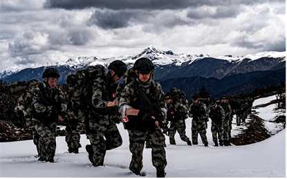武警官兵奔赴西藏震区救援，无畏前行的英雄颂歌